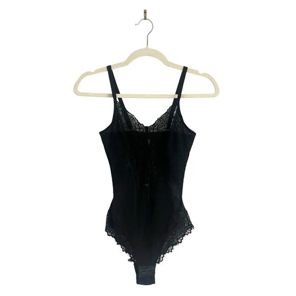 Pinsy Smoothing Lace Shape wear Bodysuit Black Sz small Sexy hourglass enhancing - Picture 2 of 11